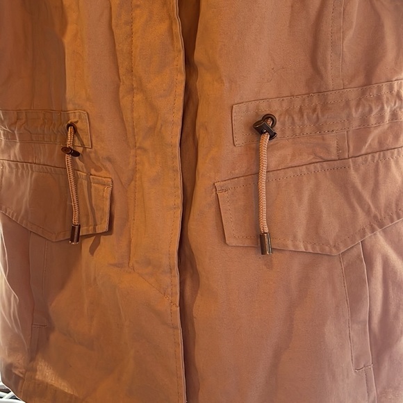 Light jacket tan hood zipper and button - Picture 1 of 9
